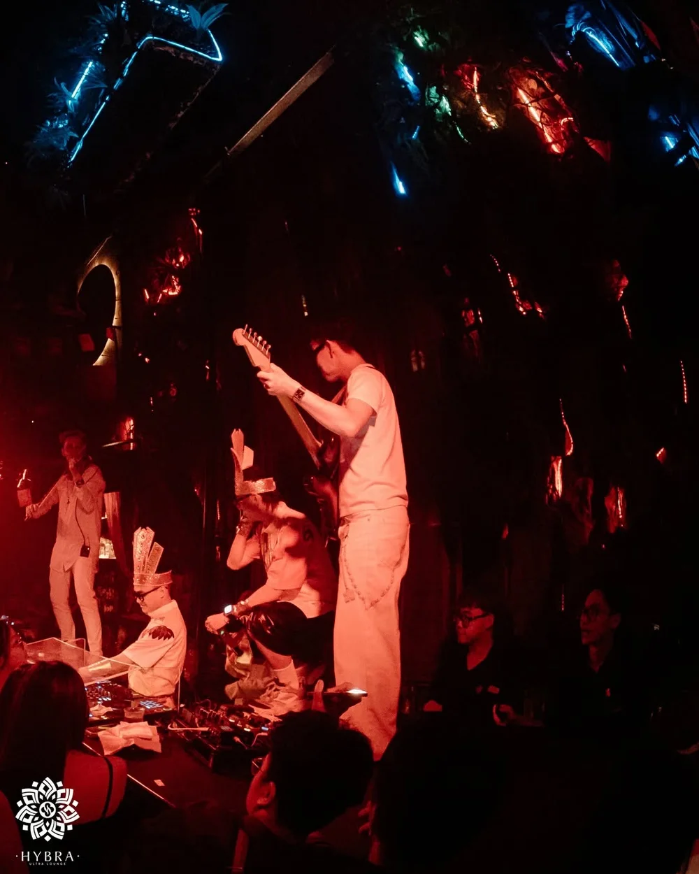HYBRA Ultra Lounge Hà Nội — Sân khấu